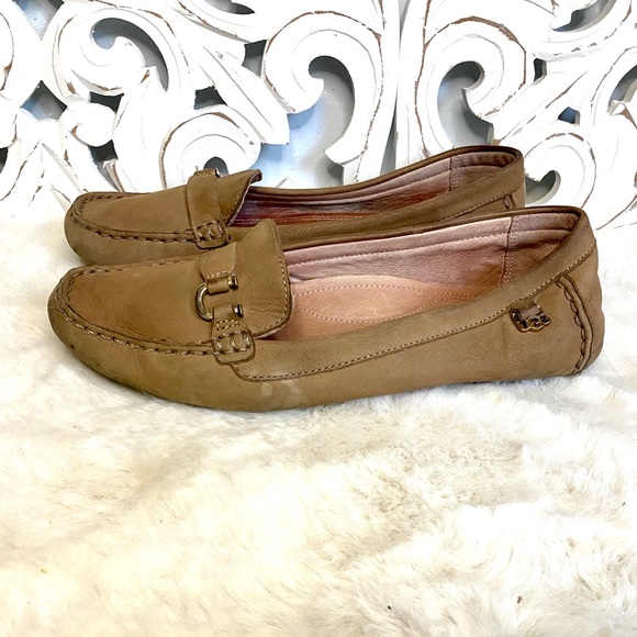 Ugg Shoes | Ugg Tan Leather Driving Loafers Size 8 Gold Hardware Flexible Sole Womens. | Color: Brown/Tan | Size: 8 | Frenchroses's Closet